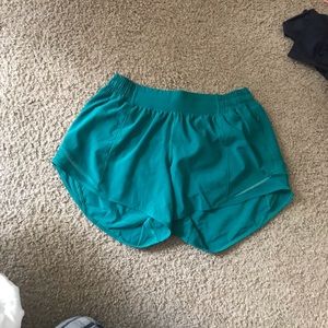 Lululemon hotty hot short long II 4’’